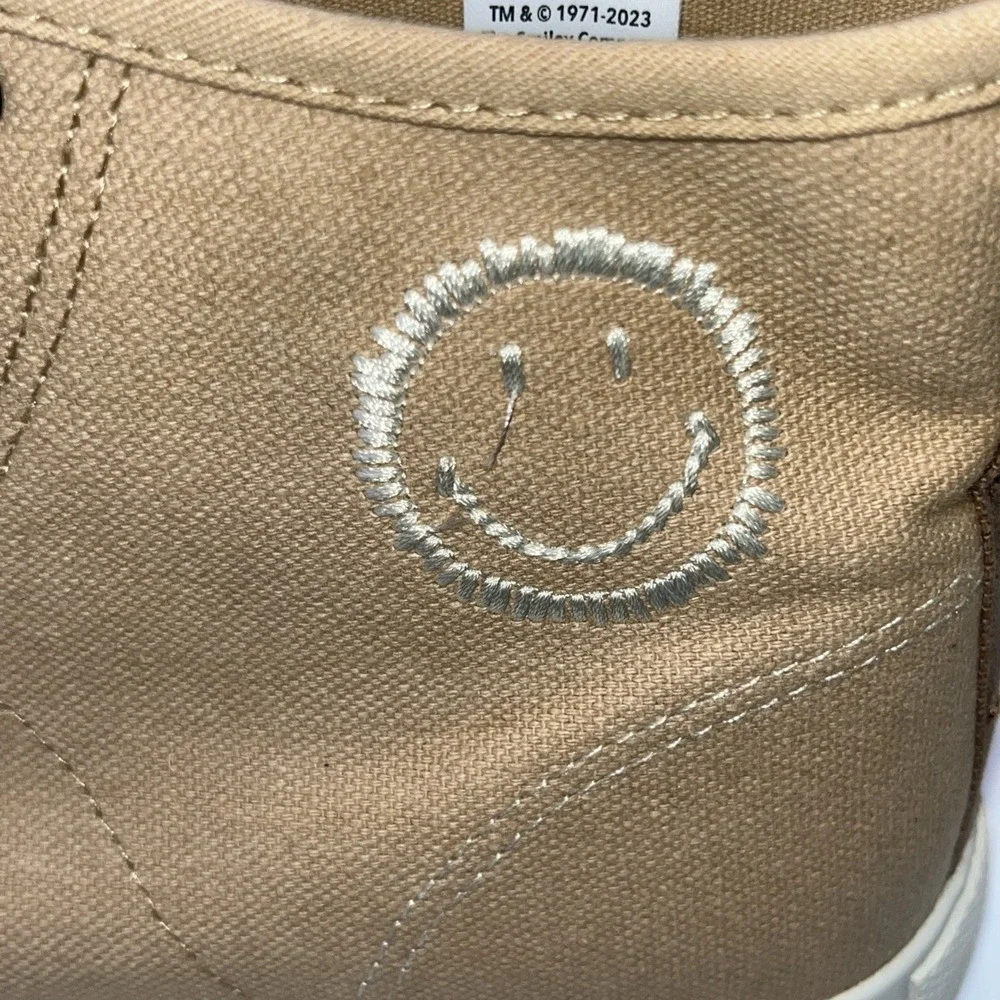 American‎ Eagle Two Tone Smiley Company Sneakers Size 9.5 Smile More Worry Less